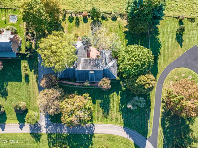 $805,000 | 19134 Amelia Drive, Abingdon, VA 24211