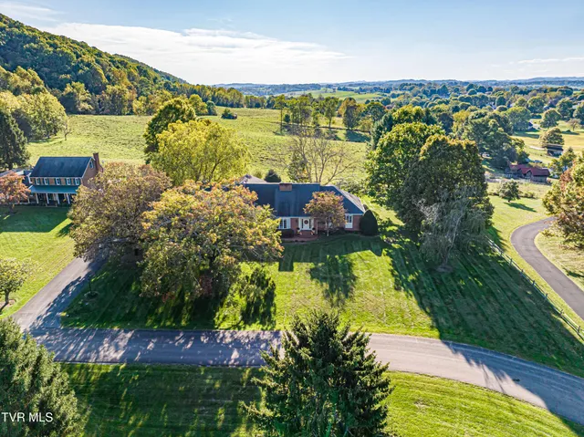 $805,000 | 19134 Amelia Drive, Abingdon, VA 24211