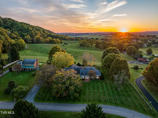 $805,000 | 19134 Amelia Drive, Abingdon, VA 24211