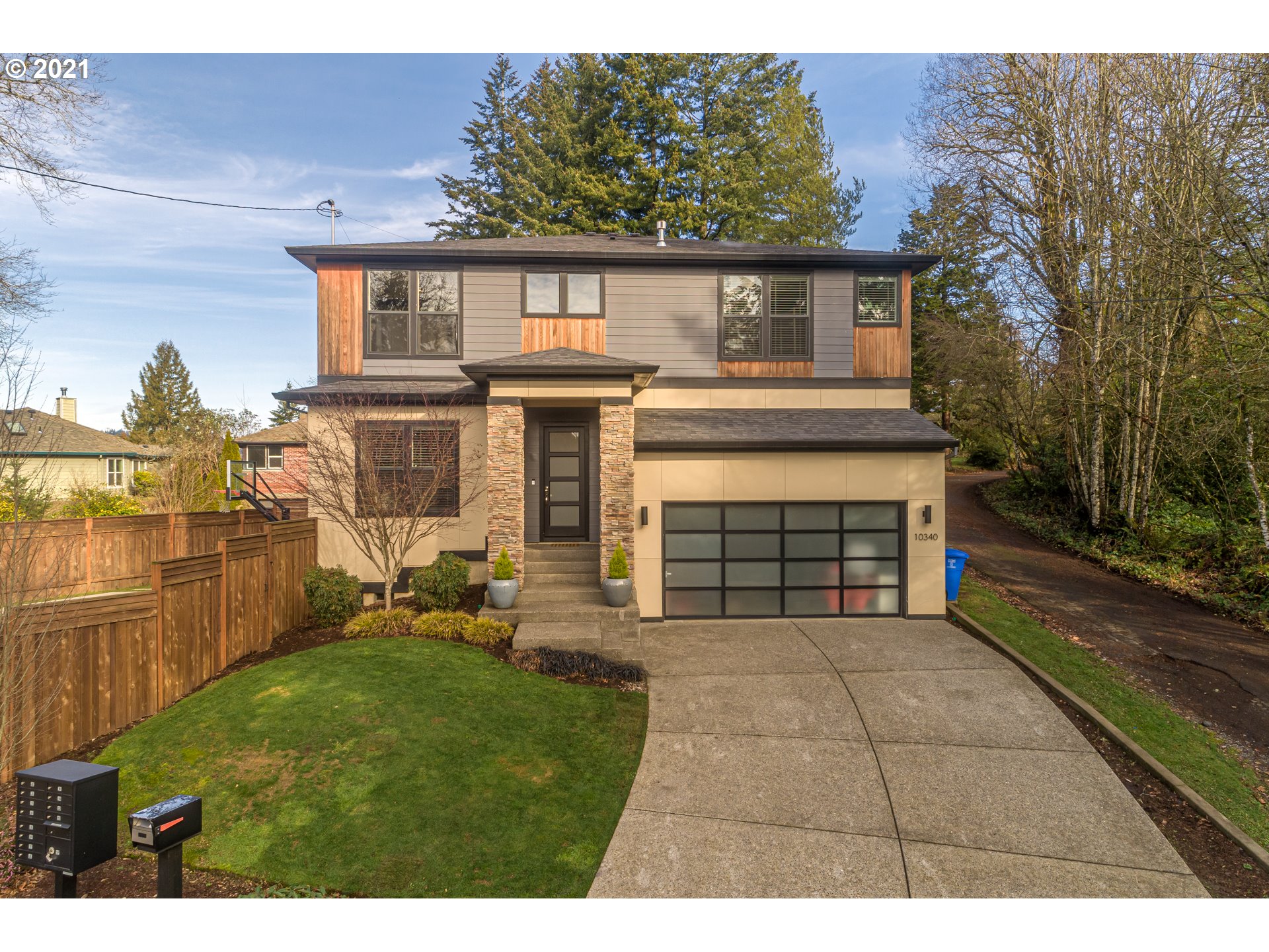 10340 Southwest Ridgeview Lane Portland, OR 97219 - Photo 1 of 32 Gallery Image 1