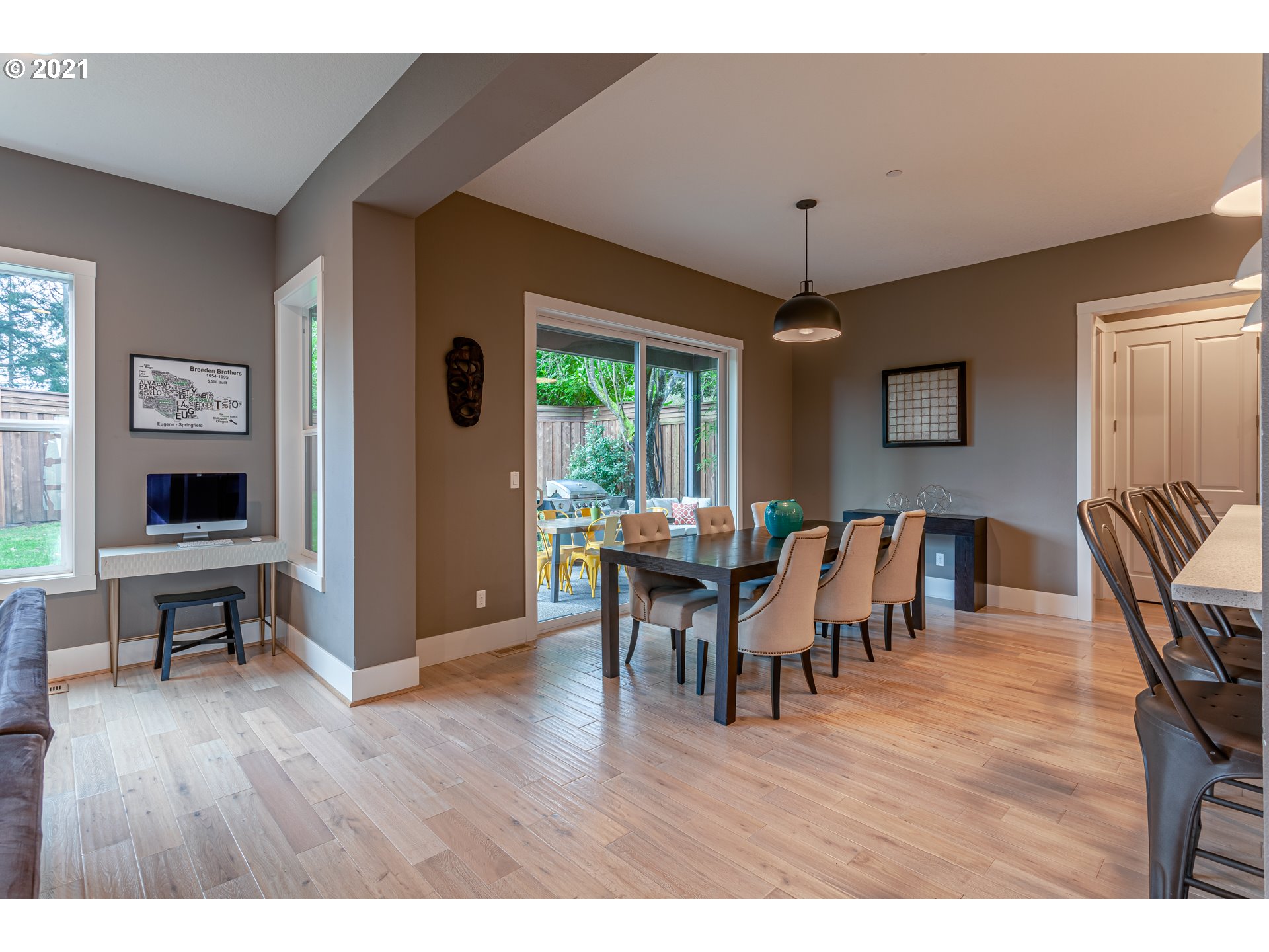 10340 Southwest Ridgeview Lane Portland, OR 97219 - Photo 11 of 32 Gallery Image 11