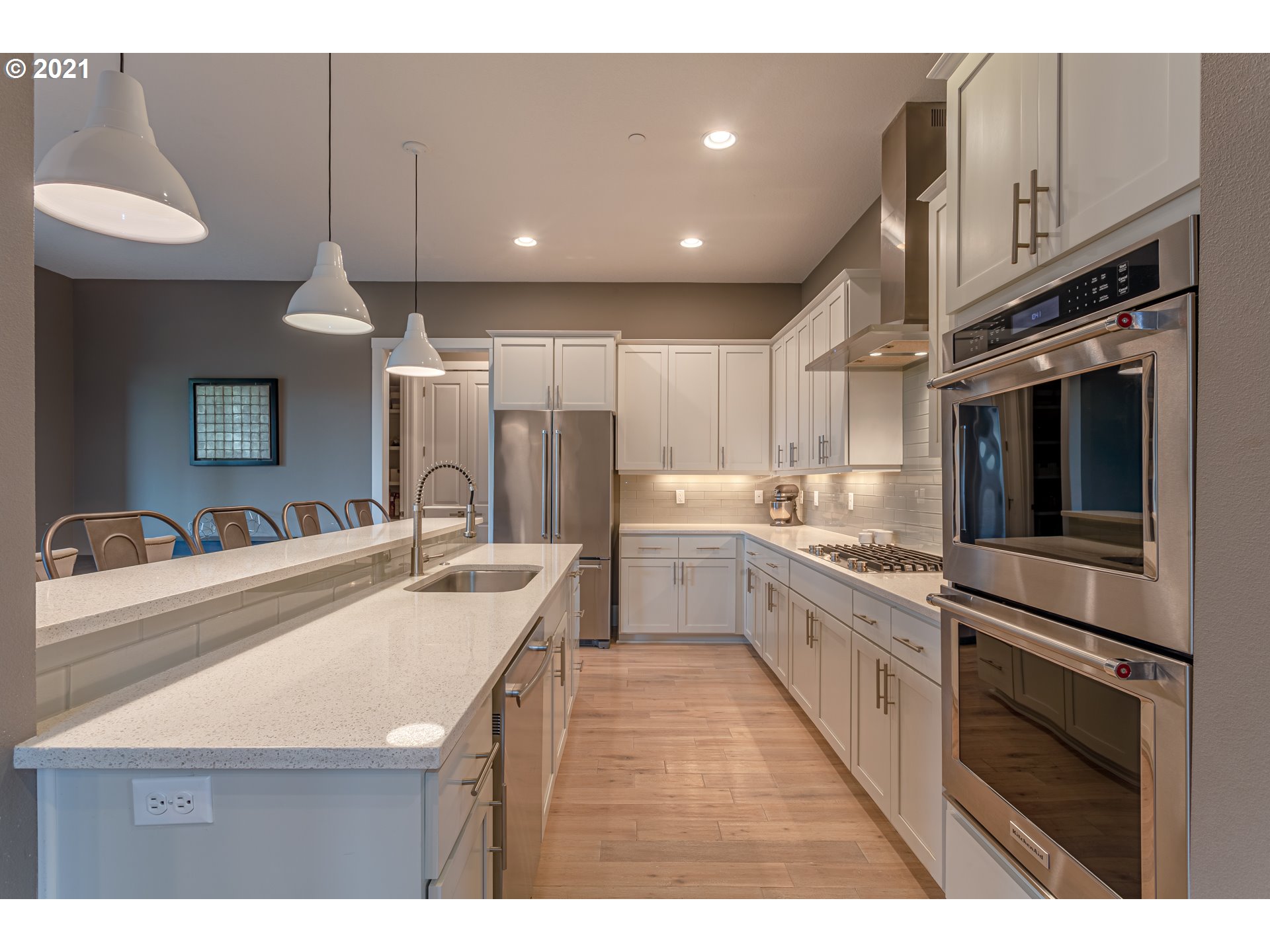 10340 Southwest Ridgeview Lane Portland, OR 97219 - Photo 14 of 32 Gallery Image 14