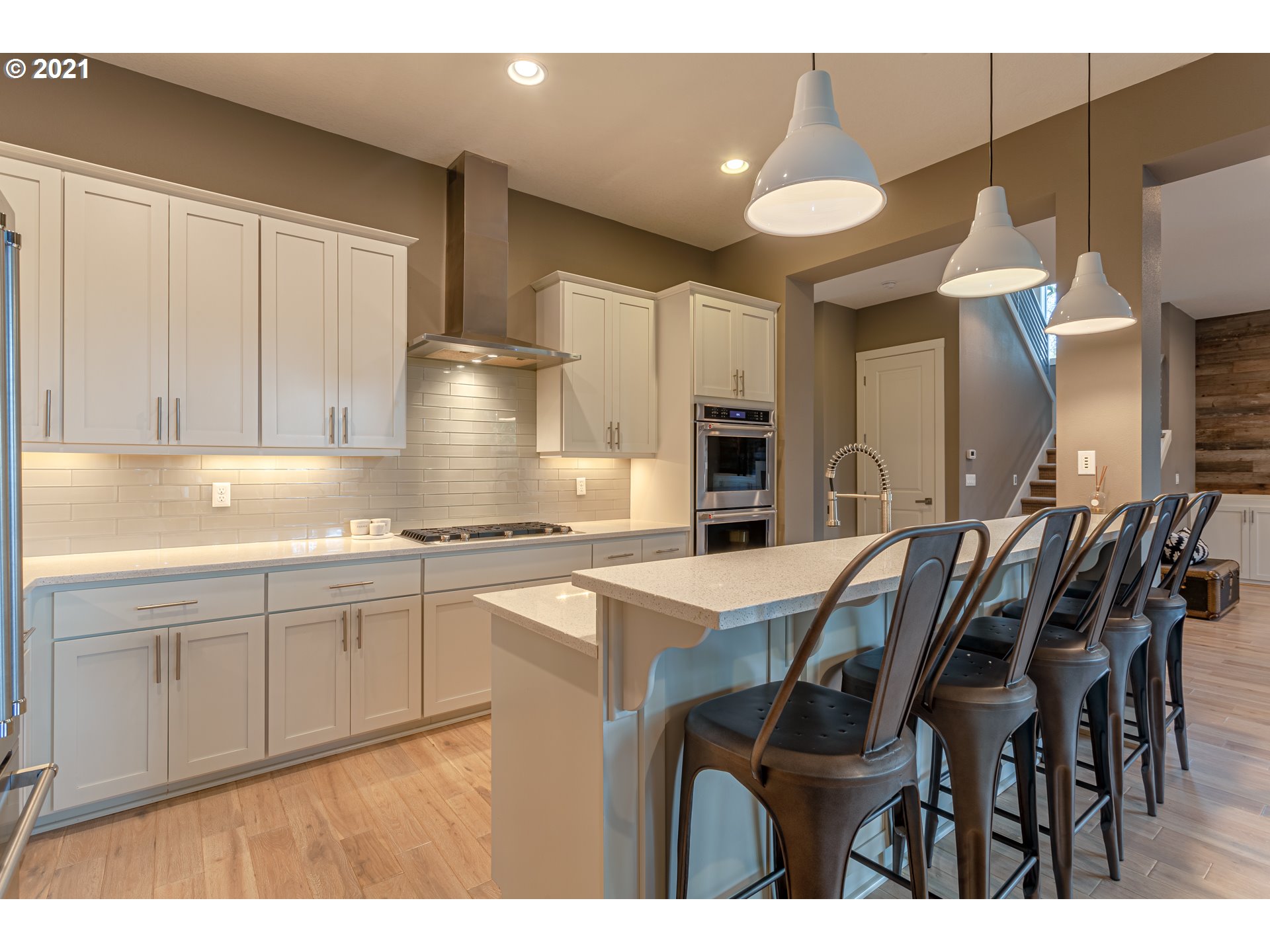 10340 Southwest Ridgeview Lane Portland, OR 97219 - Photo 15 of 32 Gallery Image 15