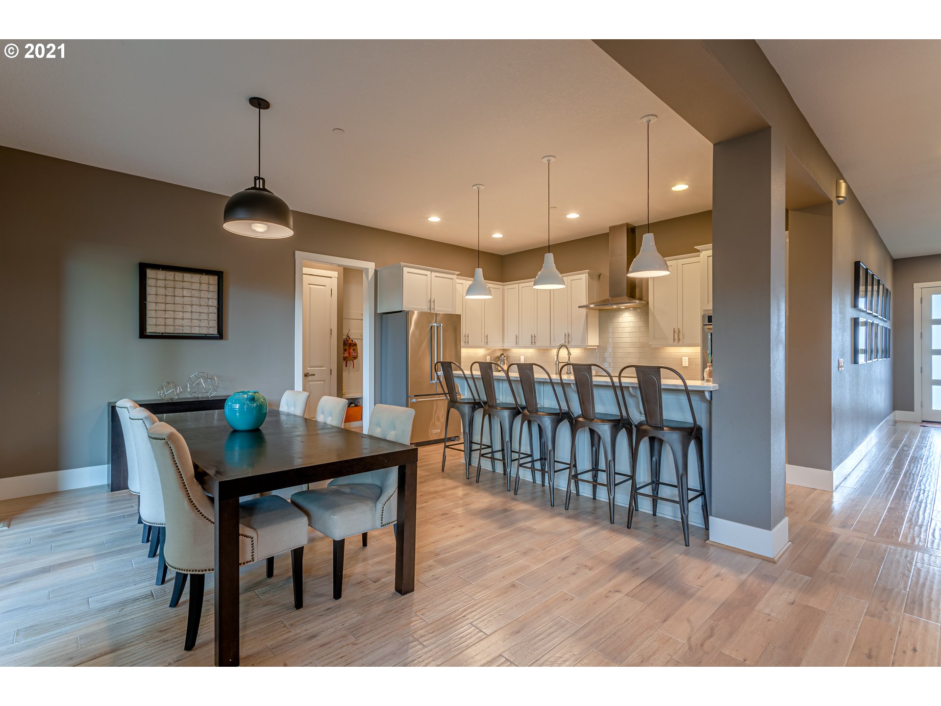 10340 Southwest Ridgeview Lane Portland, OR 97219 - Photo 16 of 32 Gallery Image 16