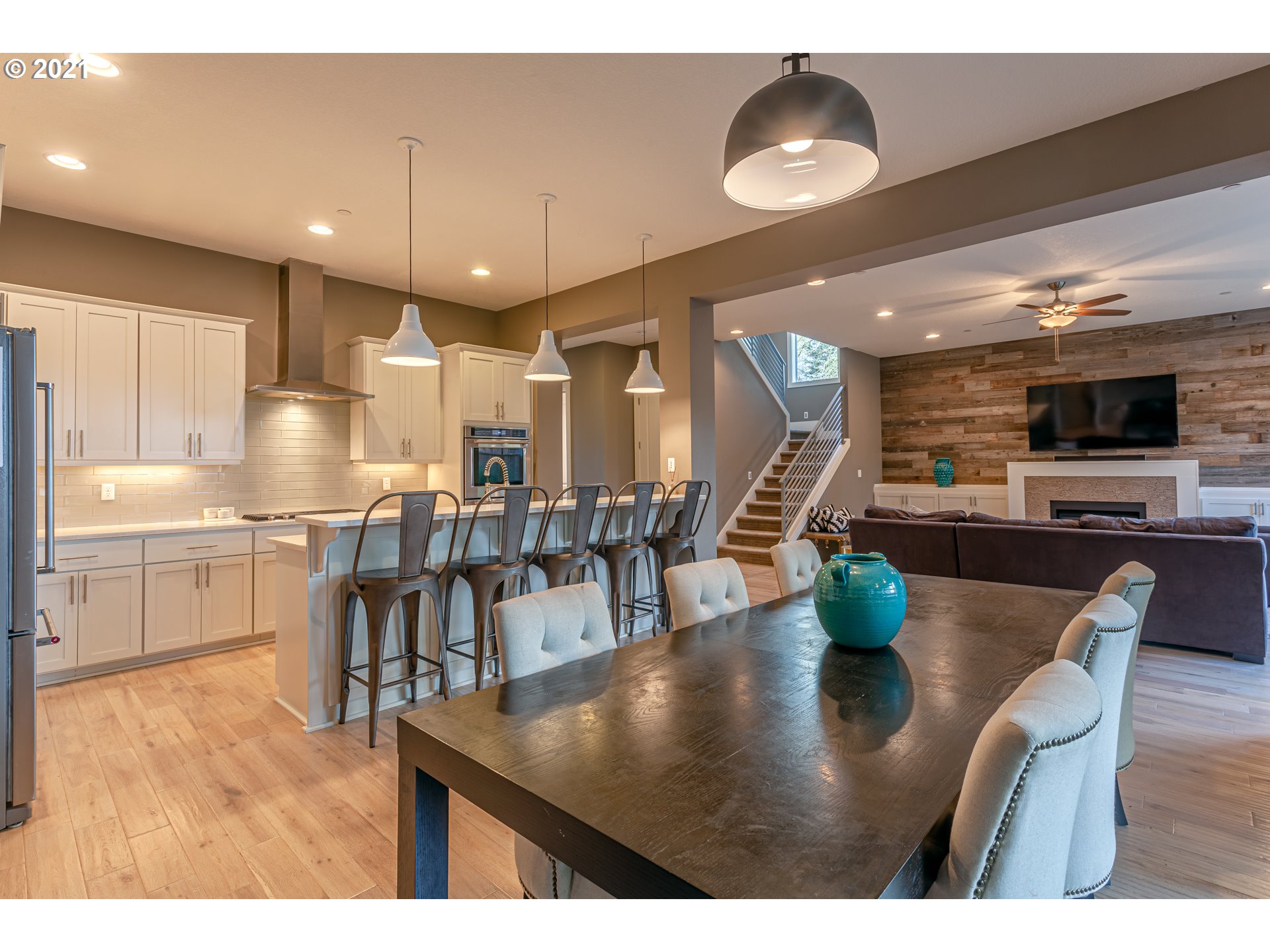 10340 Southwest Ridgeview Lane Portland, OR 97219 - Photo 18 of 32 Gallery Image 18