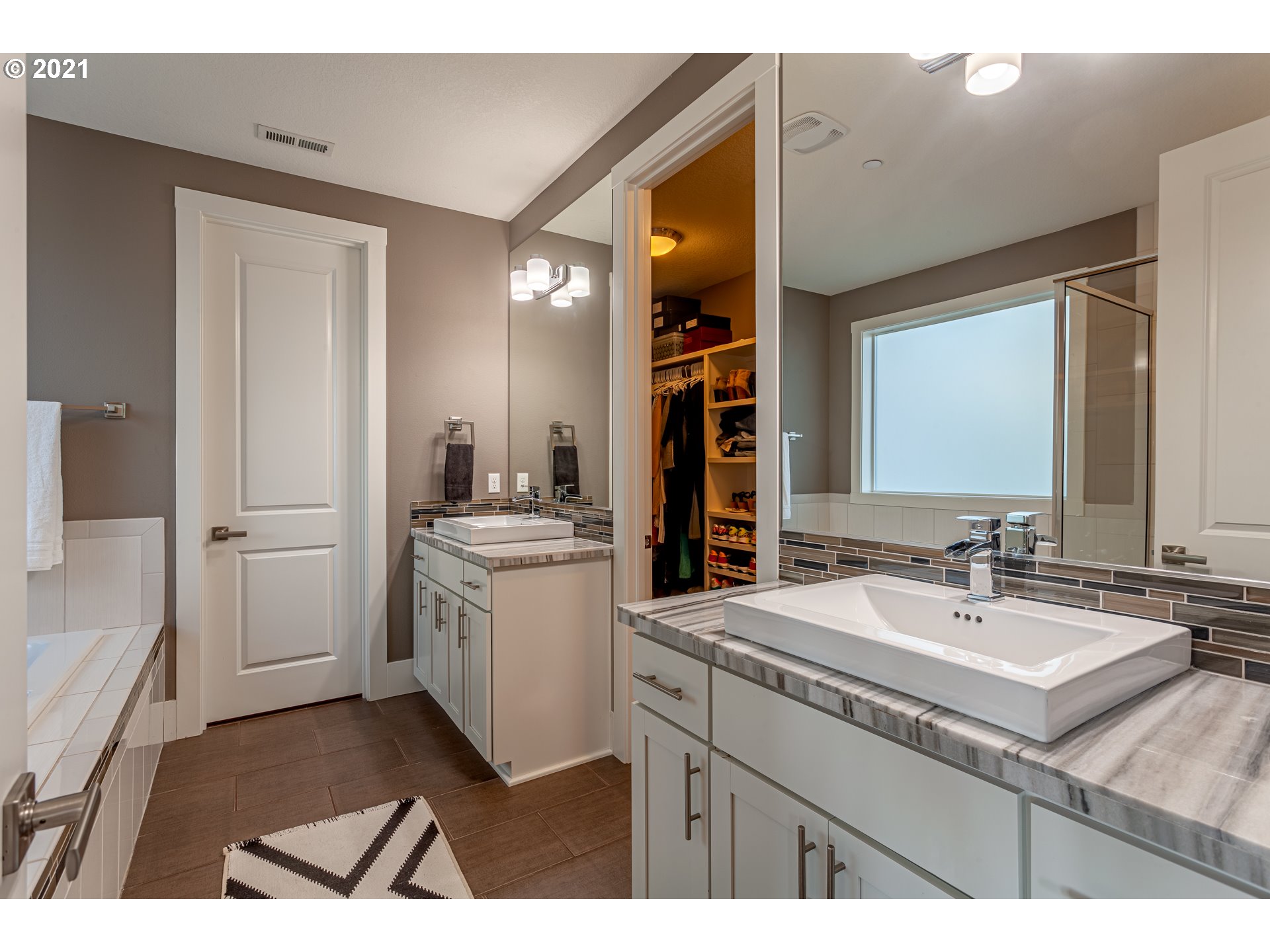 10340 Southwest Ridgeview Lane Portland, OR 97219 - Photo 20 of 32 Gallery Image 20