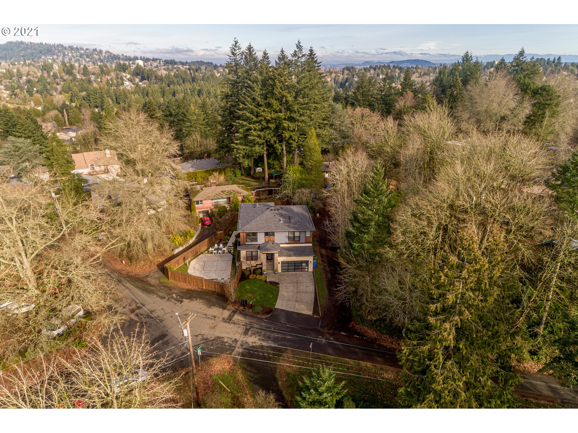 10340 Southwest Ridgeview Lane Portland, OR 97219 - Photo 3 of 32 Gallery Image 3