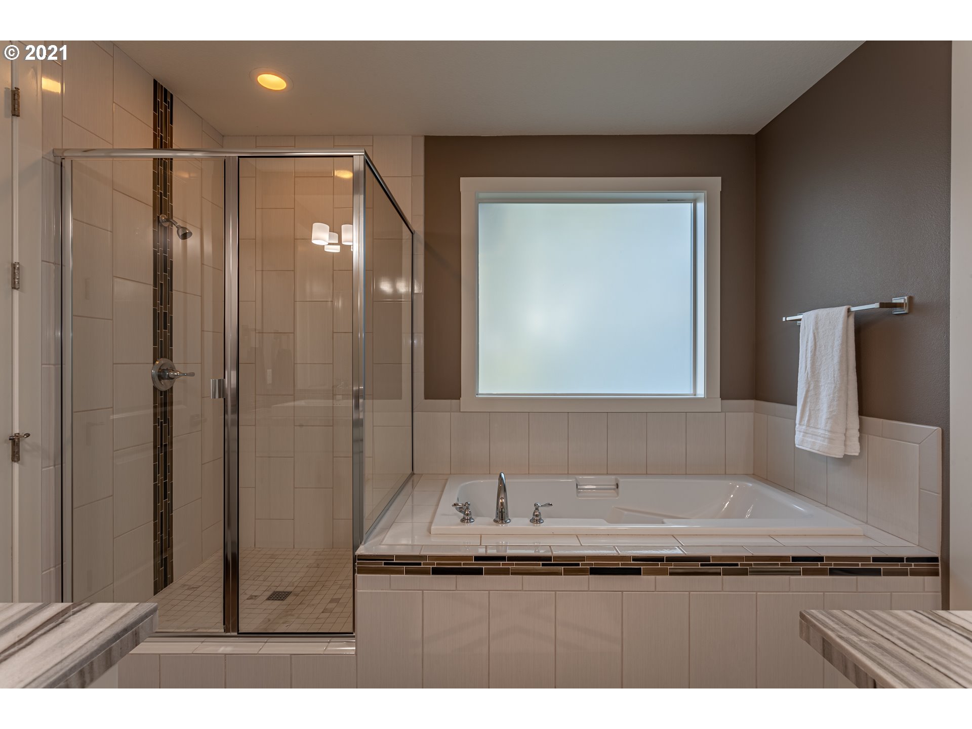10340 Southwest Ridgeview Lane Portland, OR 97219 - Photo 21 of 32 Gallery Image 21