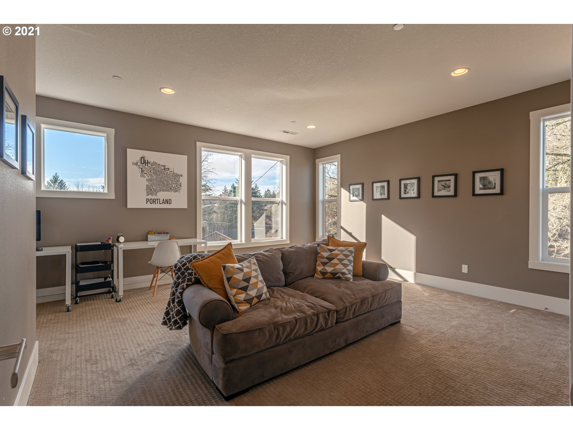 10340 Southwest Ridgeview Lane Portland, OR 97219 - Photo 24 of 32 Gallery Image 24