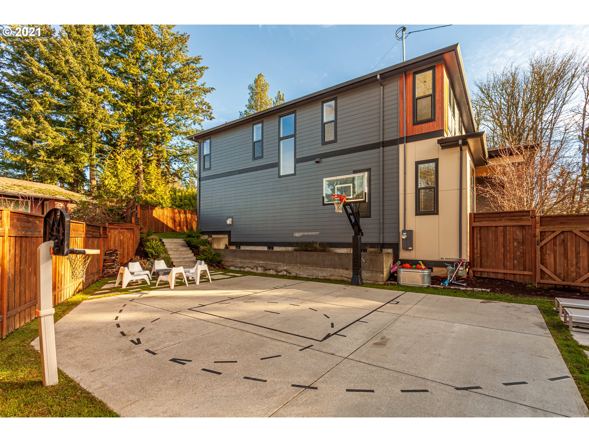 10340 Southwest Ridgeview Lane Portland, OR 97219 - Photo 5 of 32 Gallery Image 5