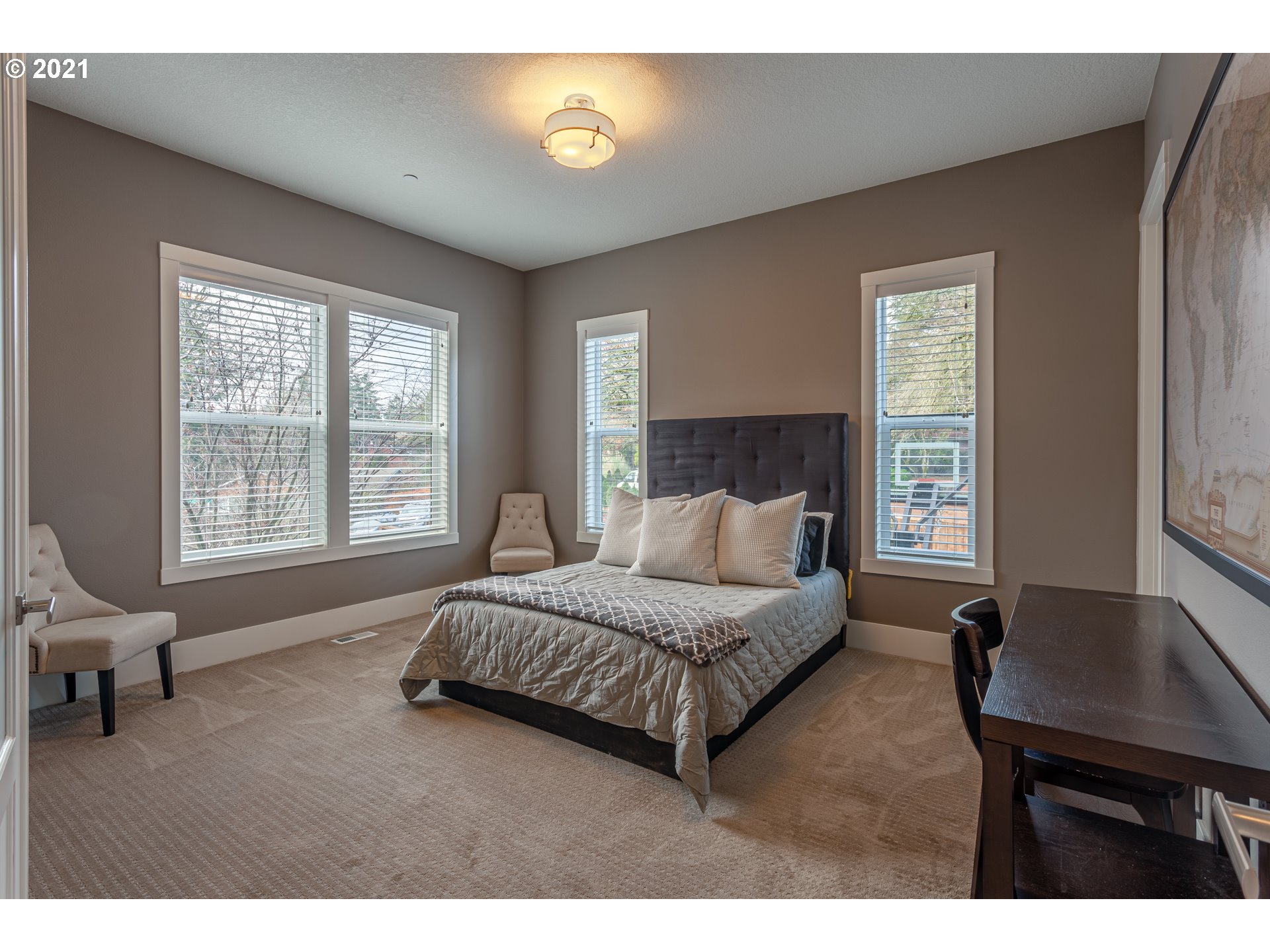10340 Southwest Ridgeview Lane Portland, OR 97219 - Photo 7 of 32 Gallery Image 7