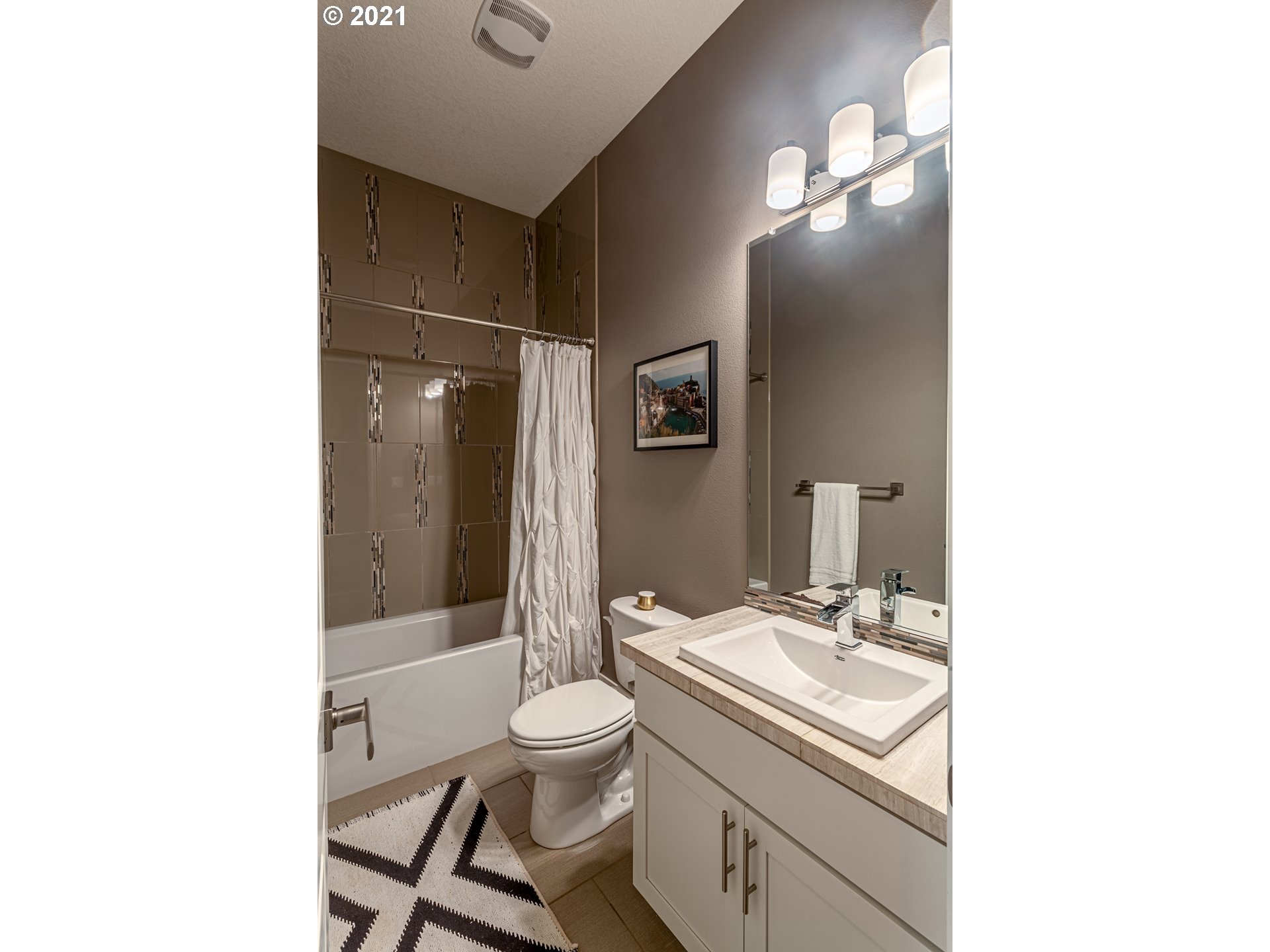 10340 Southwest Ridgeview Lane Portland, OR 97219 - Photo 8 of 32 Gallery Image 8