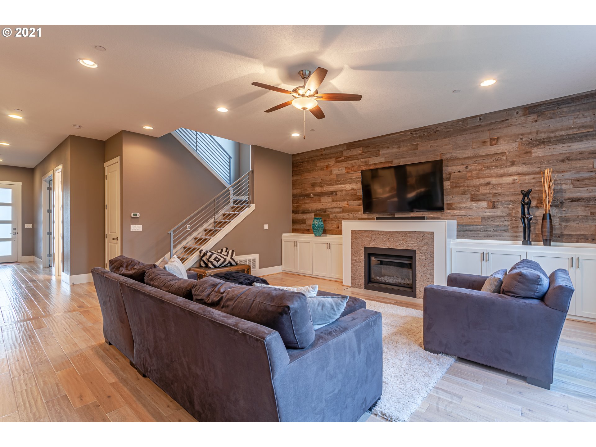 10340 Southwest Ridgeview Lane Portland, OR 97219 - Photo 10 of 32 Gallery Image 10