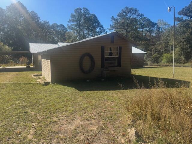 3107 Mayhair Road Crestview, FL 32539 - Photo 19 of 33 a backyard of a house