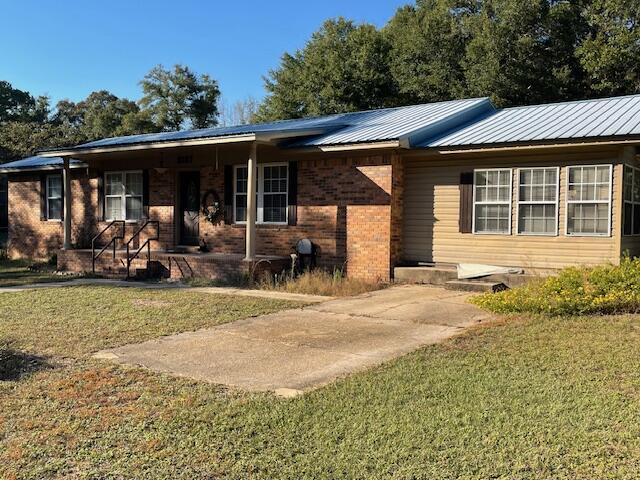 3107 Mayhair Road Crestview, FL 32539 - Photo 5 of 33 a front view of a house with garden