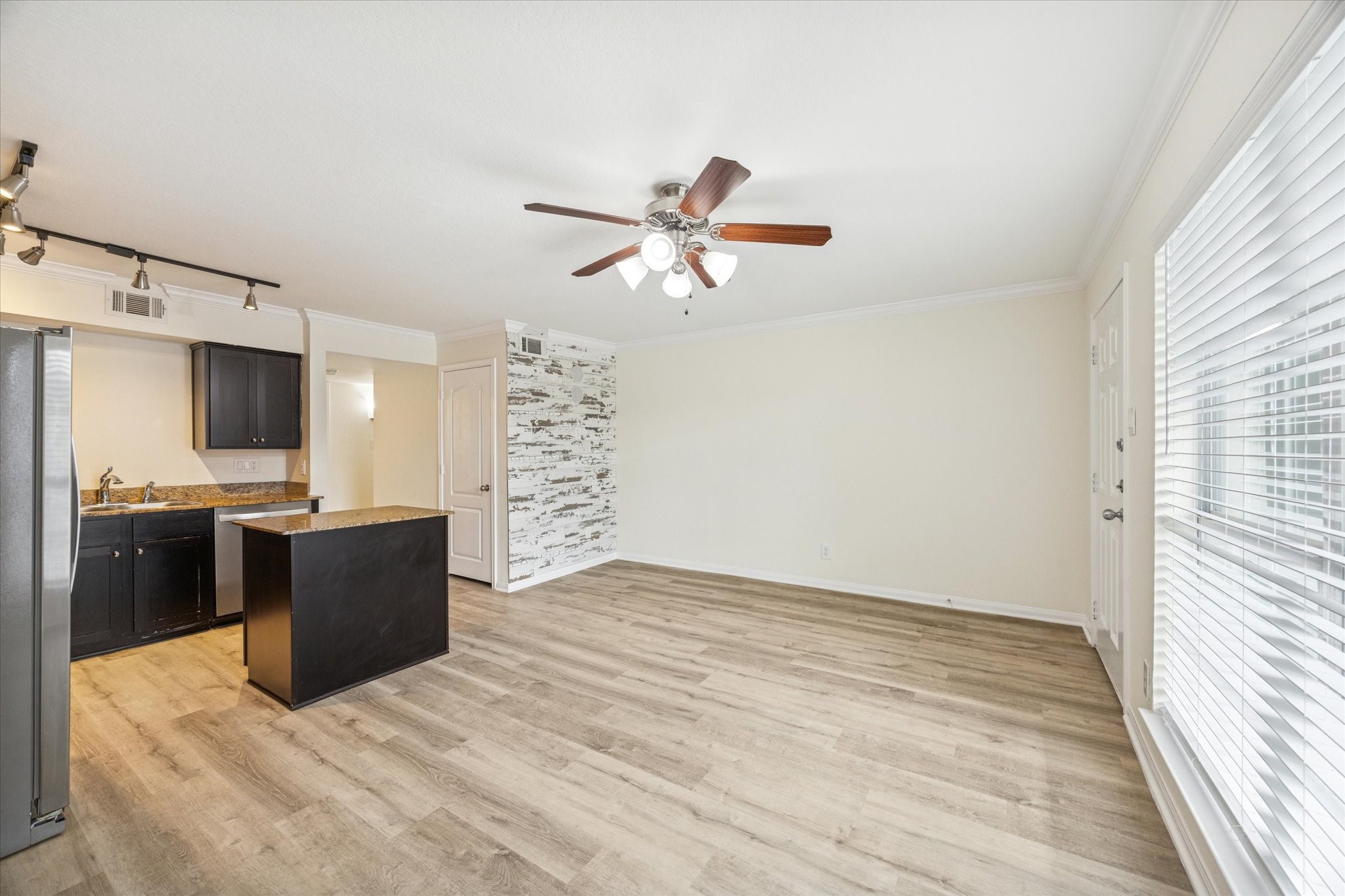 300 Pecore Street, Unit 29 Houston, TX 77009 - Photo 2 of 9