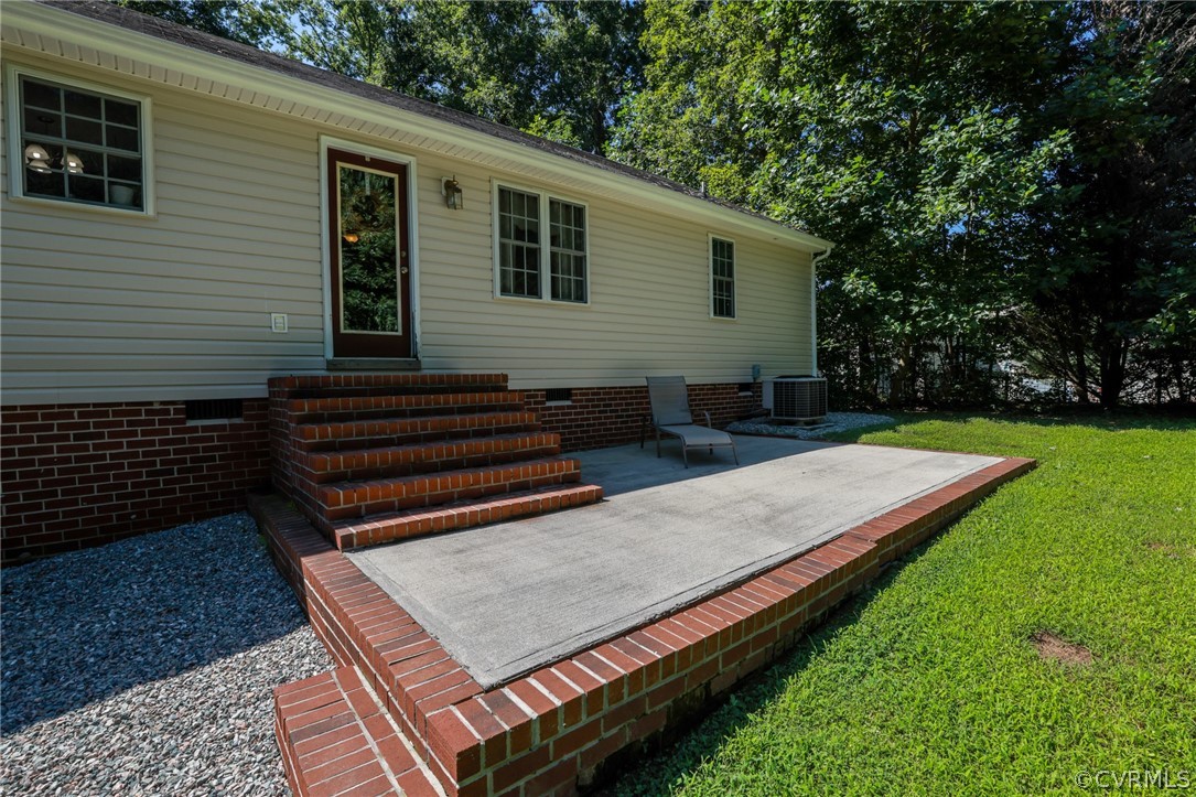11706 Corte Castle Road Chesterfield, VA 23838 - Photo 42 of 44 a backyard of a house with wooden floor table and chairs