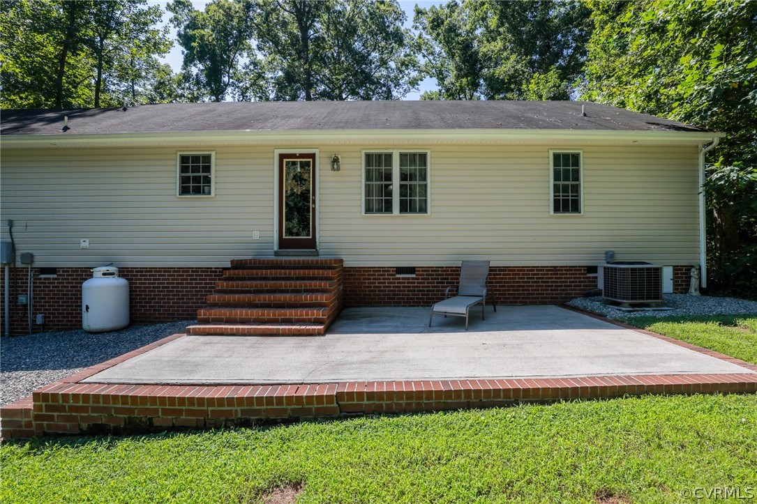 11706 Corte Castle Road Chesterfield, VA 23838 - Photo 43 of 44 a view of a house with backyard and sitting area