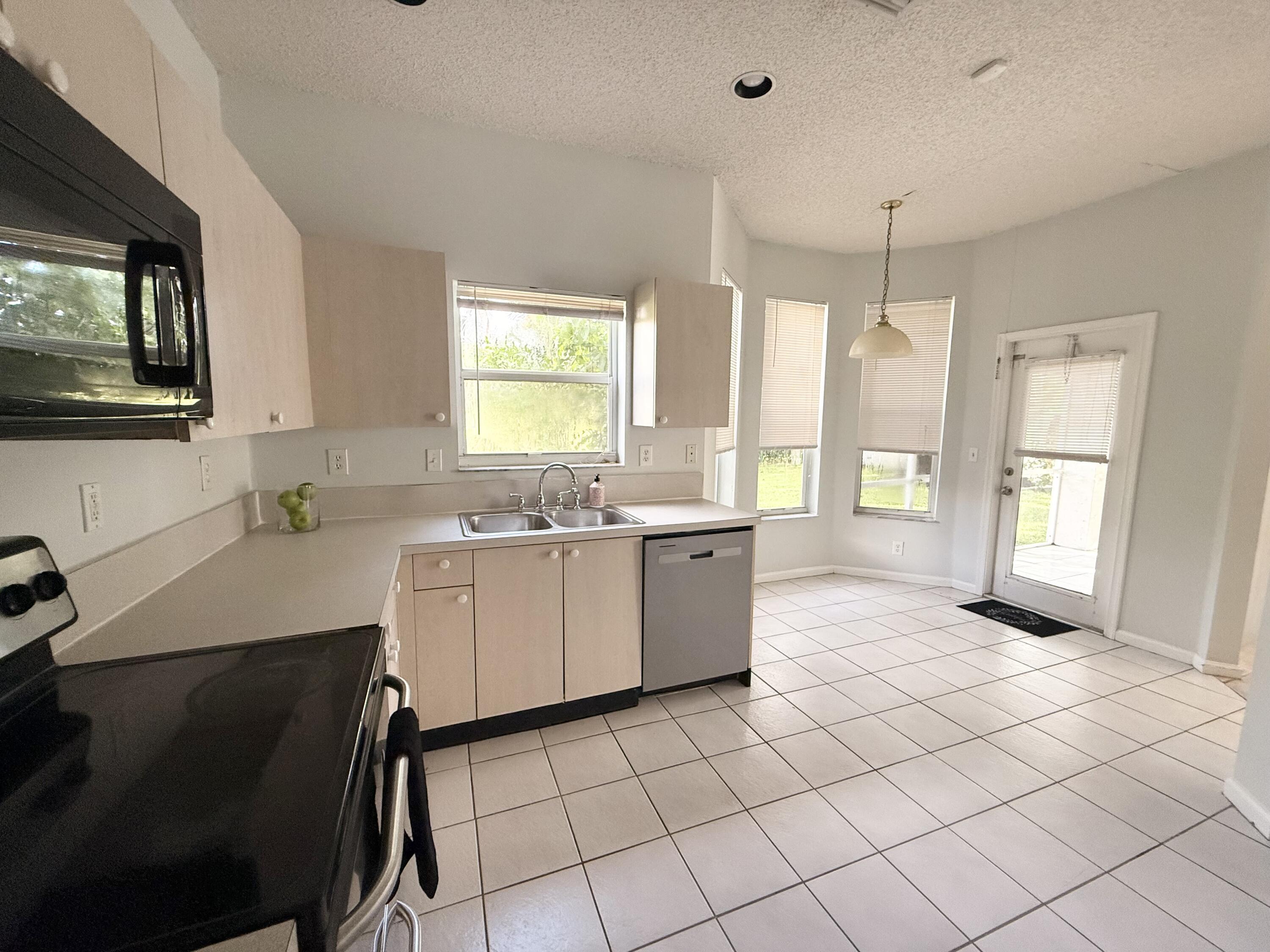 12077 Sunset Point Circle Wellington, FL 33414 - Photo 3 of 16 IMG_5412