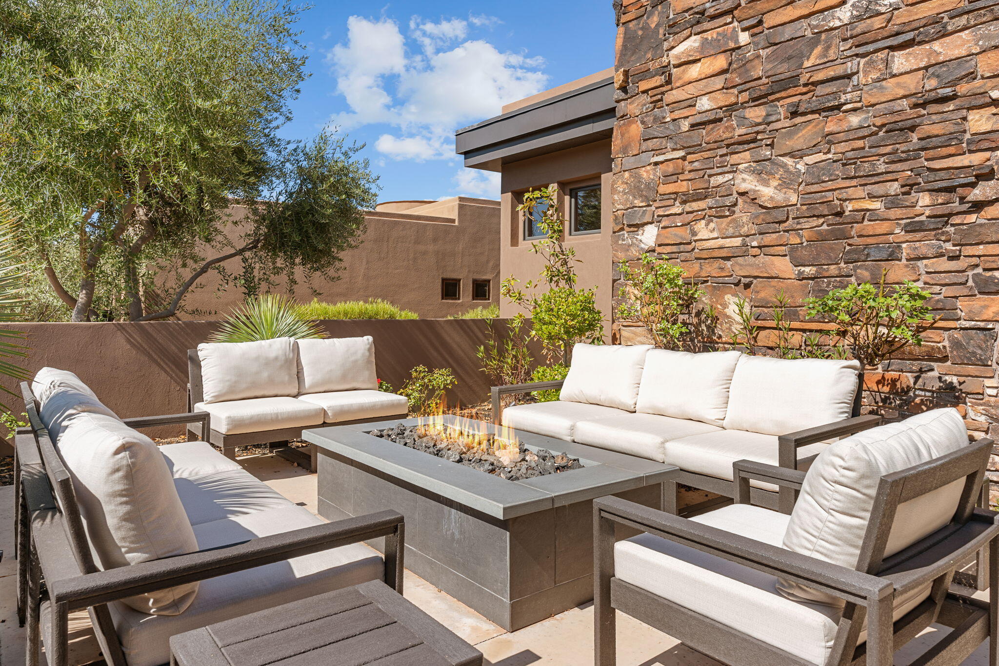 3052 Snow Canyon Parkway, Unit 98 St. George, UT 84770 - Photo 16 of 70 Front Courtyard Patio