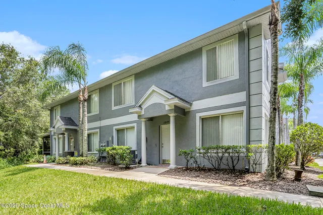 $2,100 | 18199 Paradise Point Drive, Tampa, FL 33647
