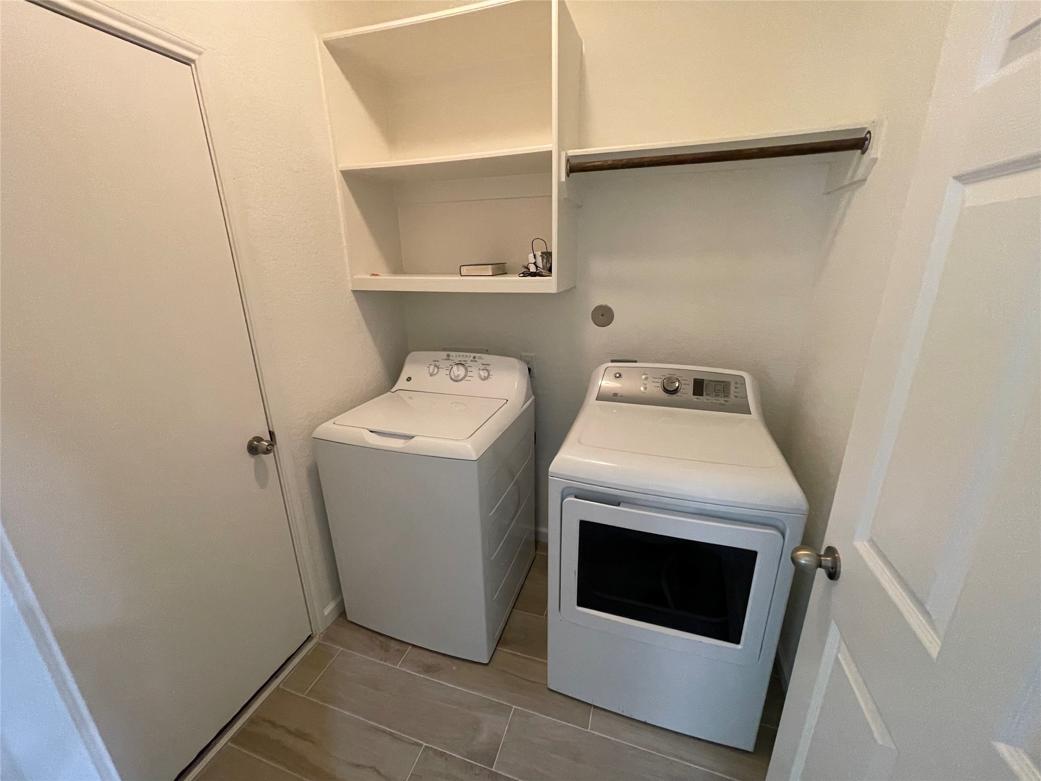 4118 Guild Meadows Drive Houston, TX 77084 - Photo 9 of 35 a utility room with dryer and washer