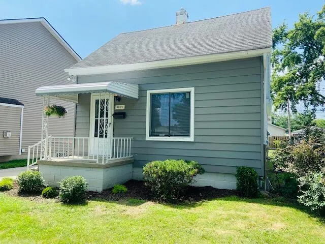 $179,900 | 8627 Robindale Avenue, Dearborn Heights, MI 48127