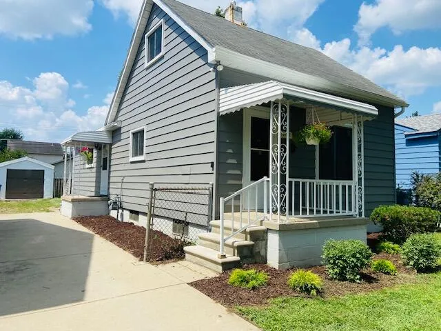 $179,900 | 8627 Robindale Avenue, Dearborn Heights, MI 48127