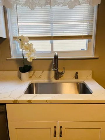 $179,900 | 8627 Robindale Avenue, Dearborn Heights, MI 48127