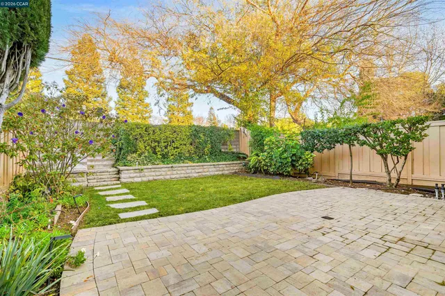 $969,000 | 582 La Corso Drive, Walnut Creek, CA 94598