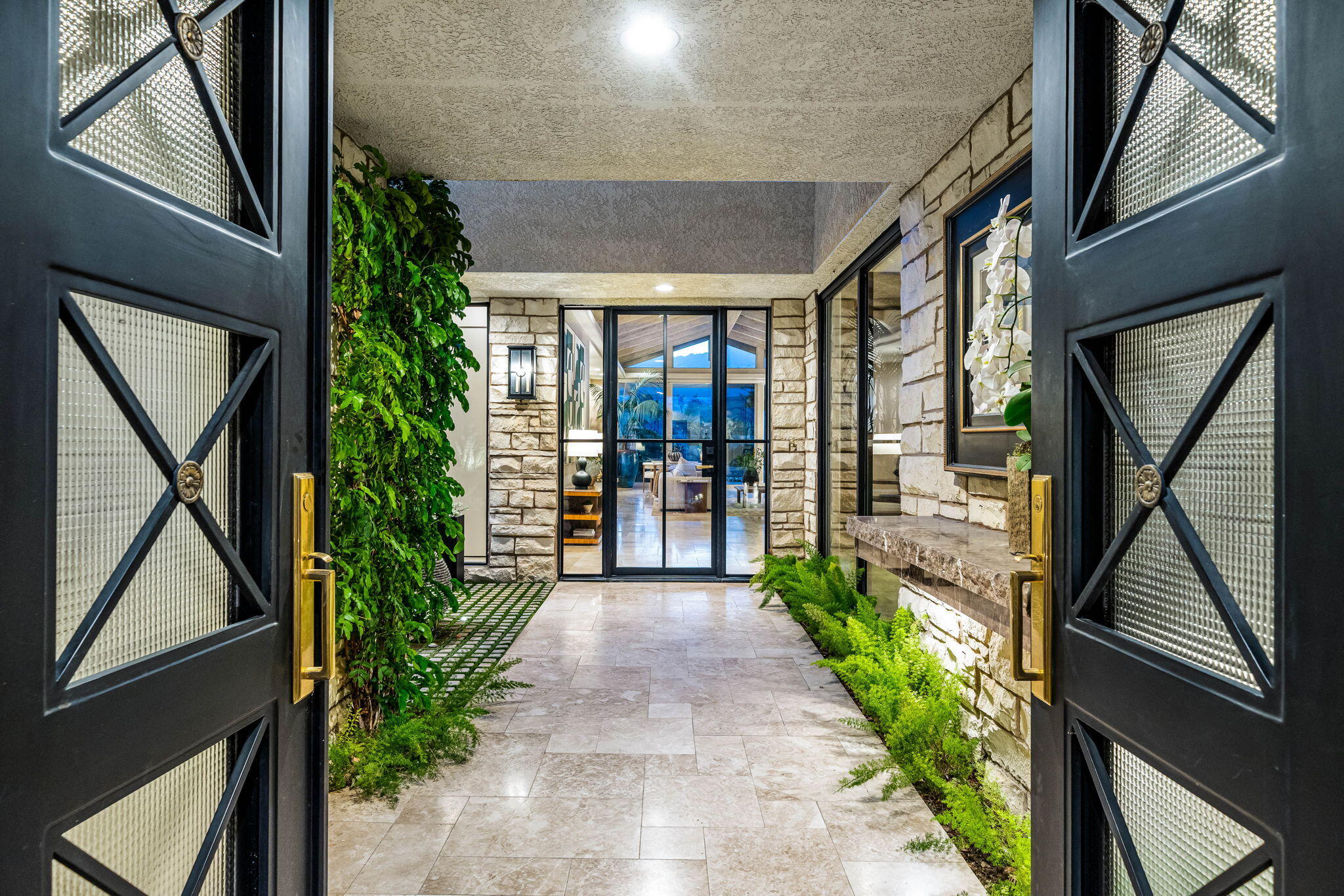74 Mayfair Drive Rancho Mirage, CA 92270 - Photo 50 of 64 Front entry into courtyard