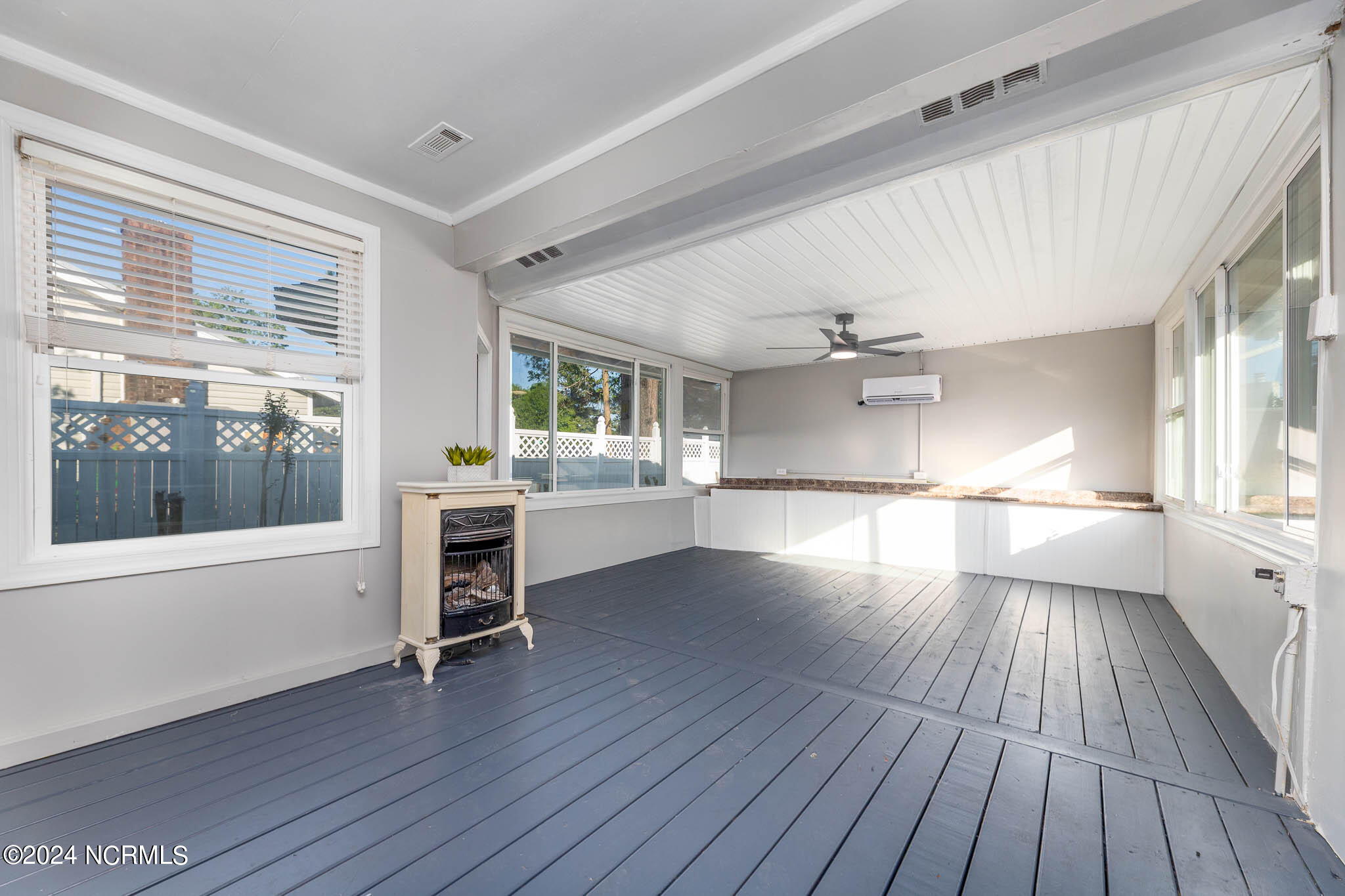303 Dennis Road Jacksonville, NC 28546 - Photo 28 of 41 Sunroom