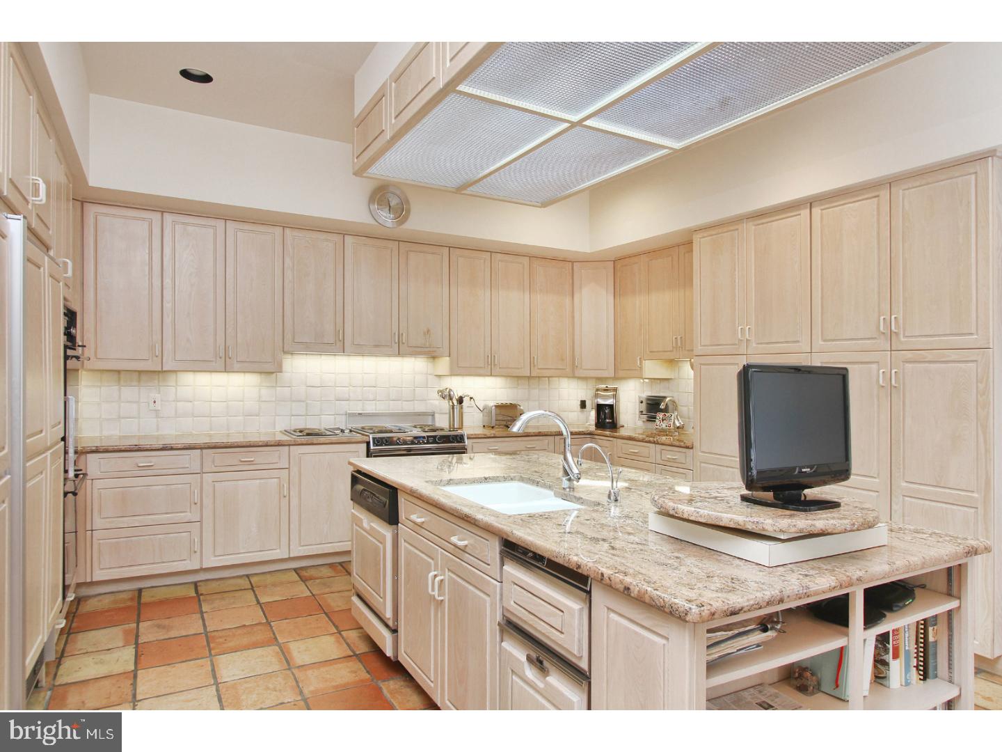 875 Cox Road Moorestown, NJ 08057 - Photo 4 of 26