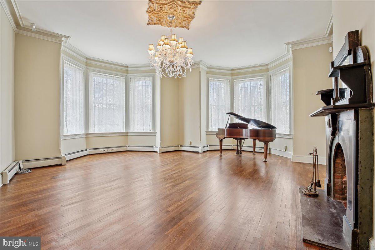 17 Logan Circle Northwest Washington, DC 20005 - Photo 9 of 55 Living Room