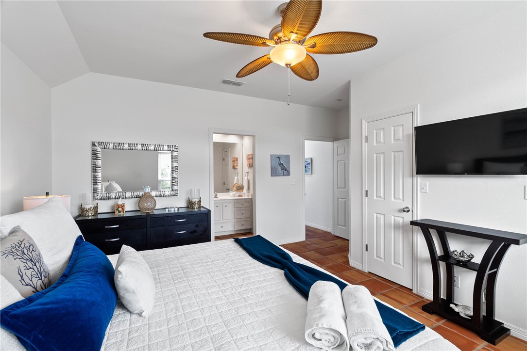 21 Flamingo Road Rockport, TX 78382 - Photo 18 of 30 a living room with furniture and a flat screen tv