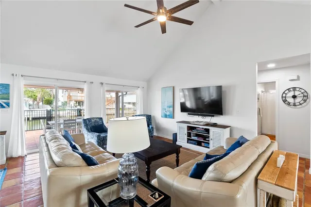 $825,000 | 21 Flamingo Road, Rockport, TX 78382