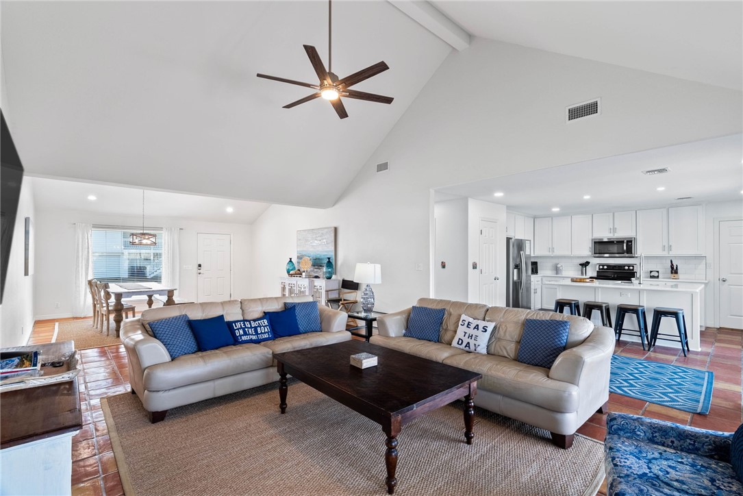 21 Flamingo Road Rockport, TX 78382 - Photo 8 of 30 a living room with furniture