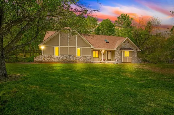$440,000 | 3020 South Bradford Lane, Blue Springs, MO 64015