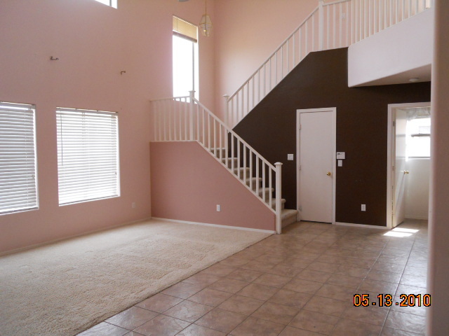 2408 West Maldonado Road Phoenix, AZ 85041 - Photo 4 of 15 family room