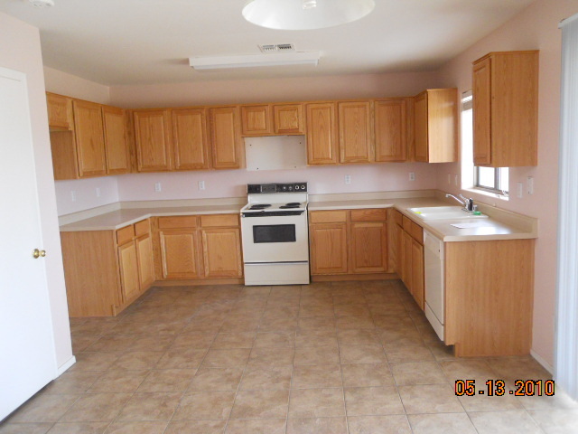 2408 West Maldonado Road Phoenix, AZ 85041 - Photo 5 of 15 kitchen
