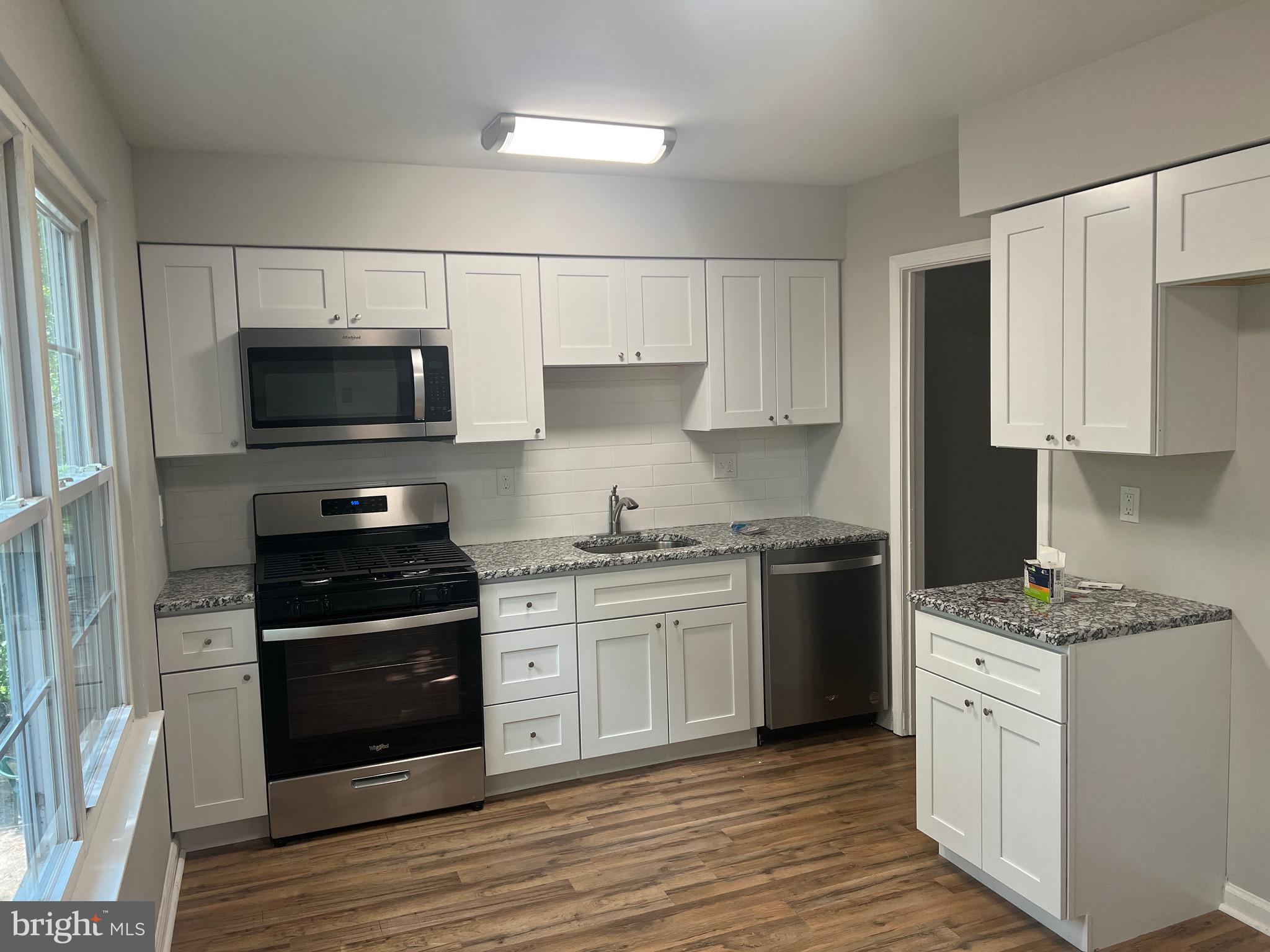 26 Hampton Gate Drive, Unit B Sicklerville, NJ 08081 - Photo 2 of 18 EAT IN KITCHEN