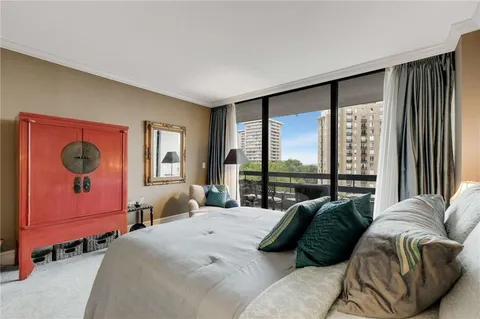 $629,000 | 2660 Peachtree Road Northwest, Unit 10H, Atlanta, GA 30305