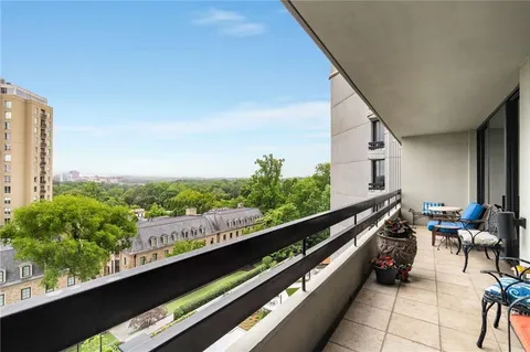 $629,000 | 2660 Peachtree Road Northwest, Unit 10H, Atlanta, GA 30305