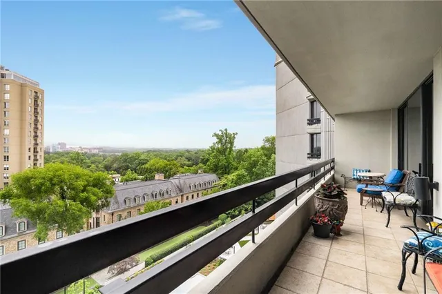 $665,000 | 2660 Peachtree Road Northwest, Unit 10H, Atlanta, GA 30305