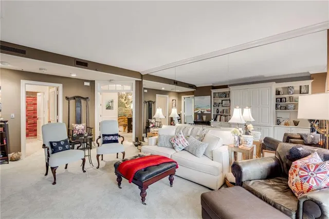 $665,000 | 2660 Peachtree Road Northwest, Unit 10H, Atlanta, GA 30305