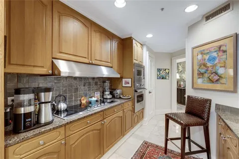 $629,000 | 2660 Peachtree Road Northwest, Unit 10H, Atlanta, GA 30305