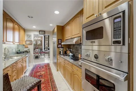 $629,000 | 2660 Peachtree Road Northwest, Unit 10H, Atlanta, GA 30305