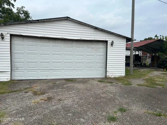a view of a house with a backyard