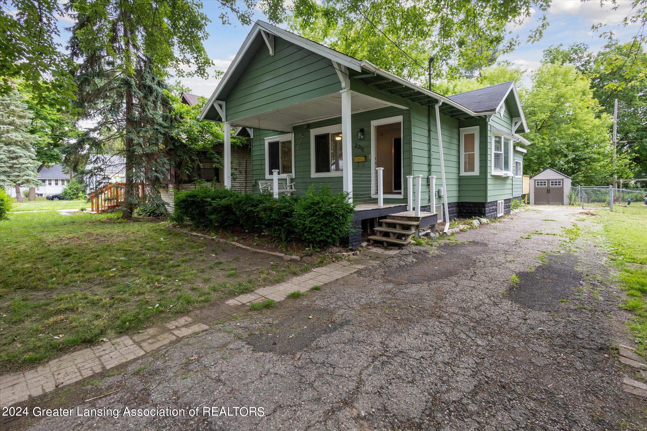 2211 South Rundle Avenue Lansing, MI 48910 - Photo 4 of 39 05-2211-S-Rundle-Ave-Lansing-MI-48910-Wi