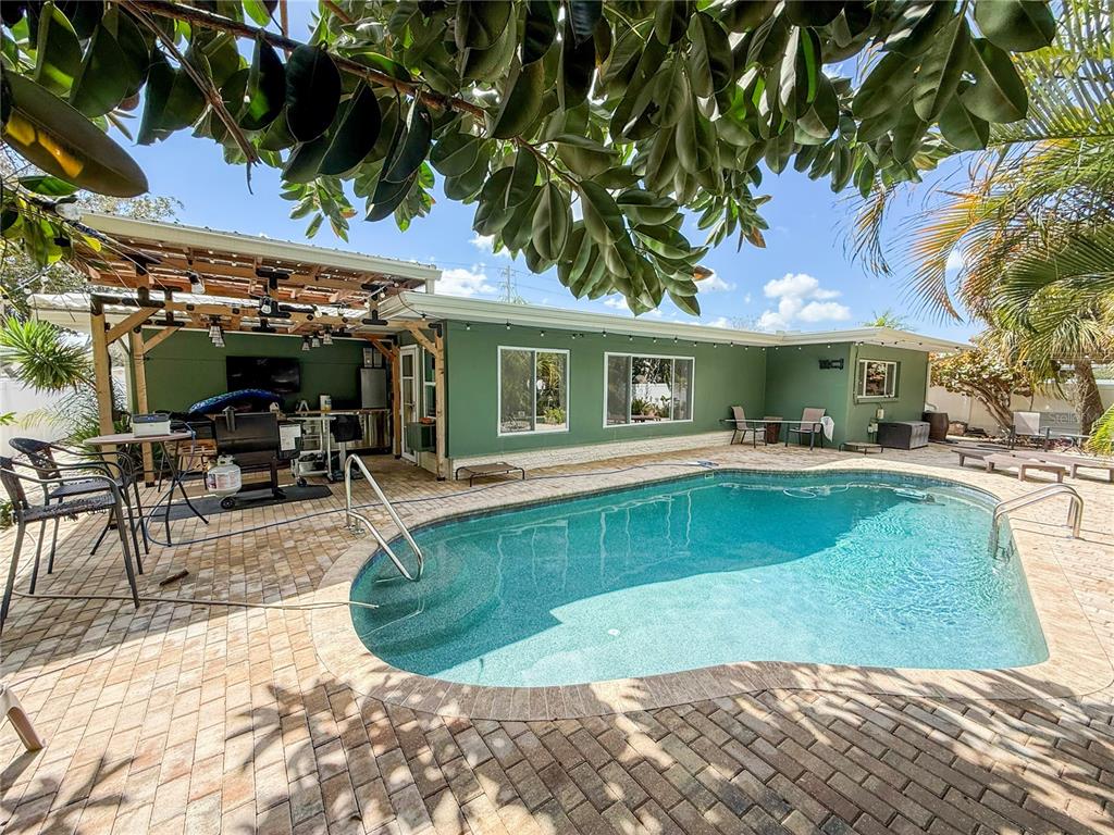 2058 Nursery Road Clearwater, FL 33764 - Photo 11 of 76